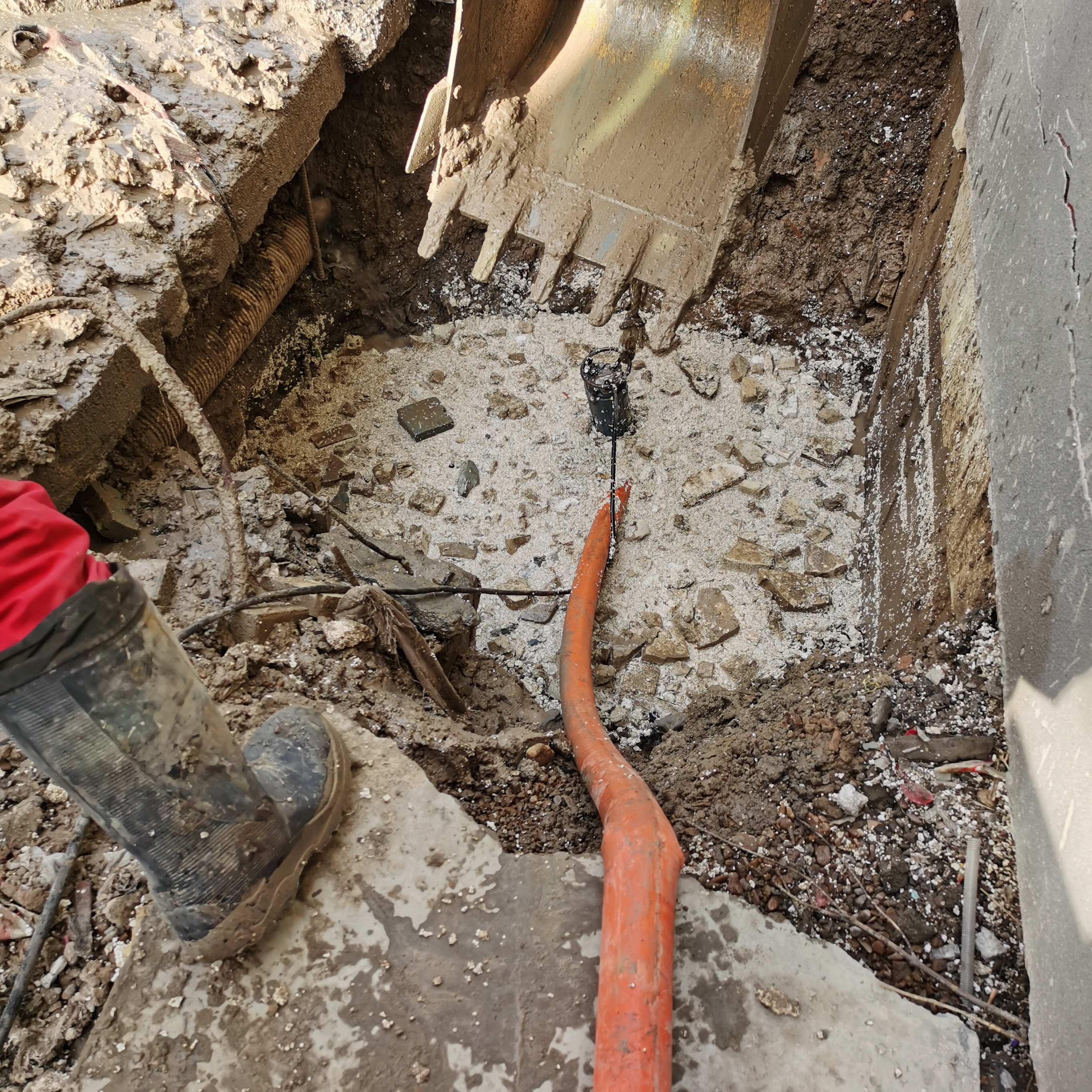 聽(tīng)漏儀檢測(cè)現(xiàn)場(chǎng)